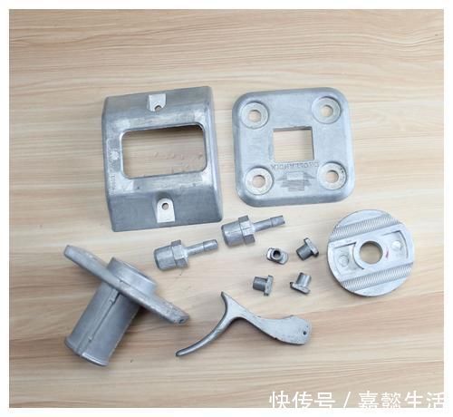 男孩|仅20分钟,男孩眼睛被“熔化”,这东西家家都有,父母们别大意