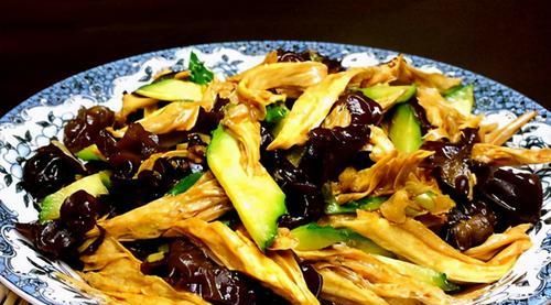  人到中年想长寿，坚持多吃3种食物，增强体质，改善睡眠