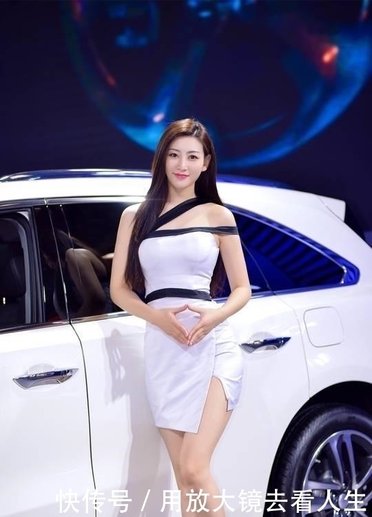 搭配|交接系带连衣裙搭配高跟鞋，光鲜亮丽，女人味十足