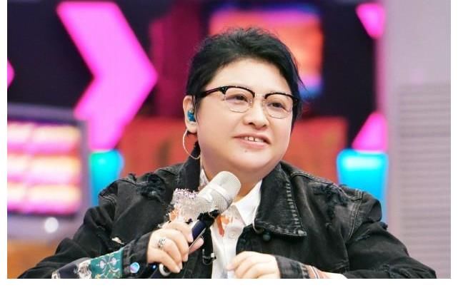 韩红|韩红录节目时摔手卡，大吼“别拍了”！真性情还是没礼貌？