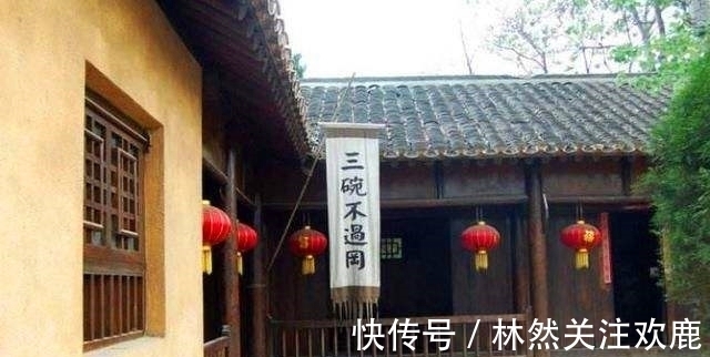 打虎!林冲买刀用一千贯,武松打虎知县赏一千贯,相当于现在多少钱?