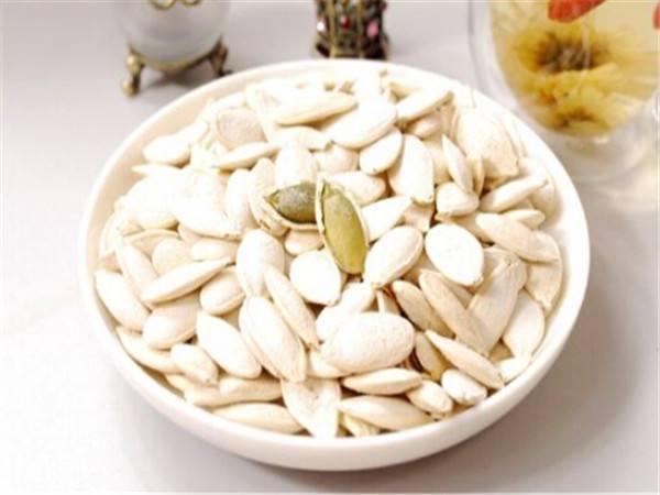 彭鑫蕊|每天吃一小把南瓜子,有4大好处,但医生提醒1类人少吃为妙