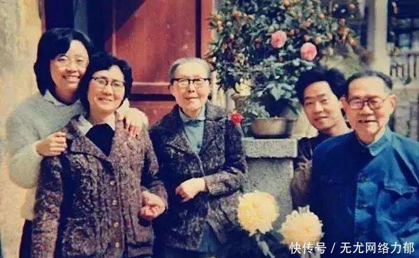 张爱玲|她是著名作家,苦等初恋54年未嫁,78岁时最终如愿嫁给初恋!