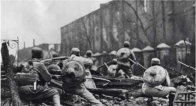 临刑|这位国军中将战场被俘,临刑时作出一首七步诗,后被监斩官救下!