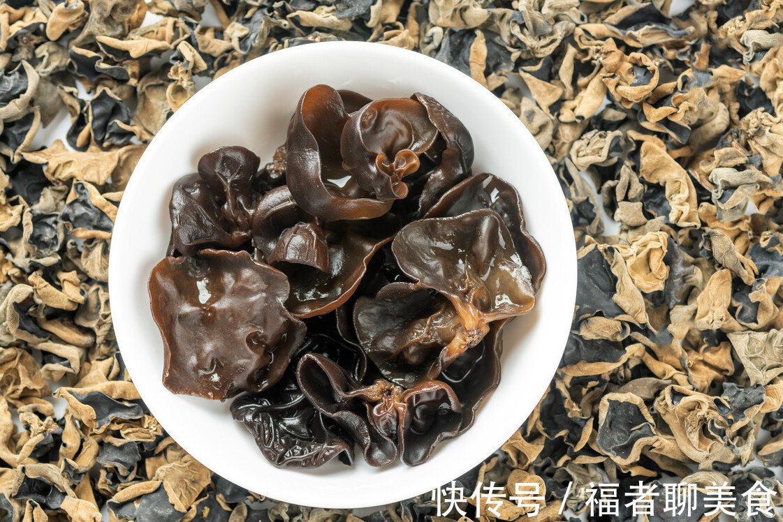 小苏打|木耳切记不要直接泡,教你一招,虫卵全跑掉,10分钟泡得又大又软