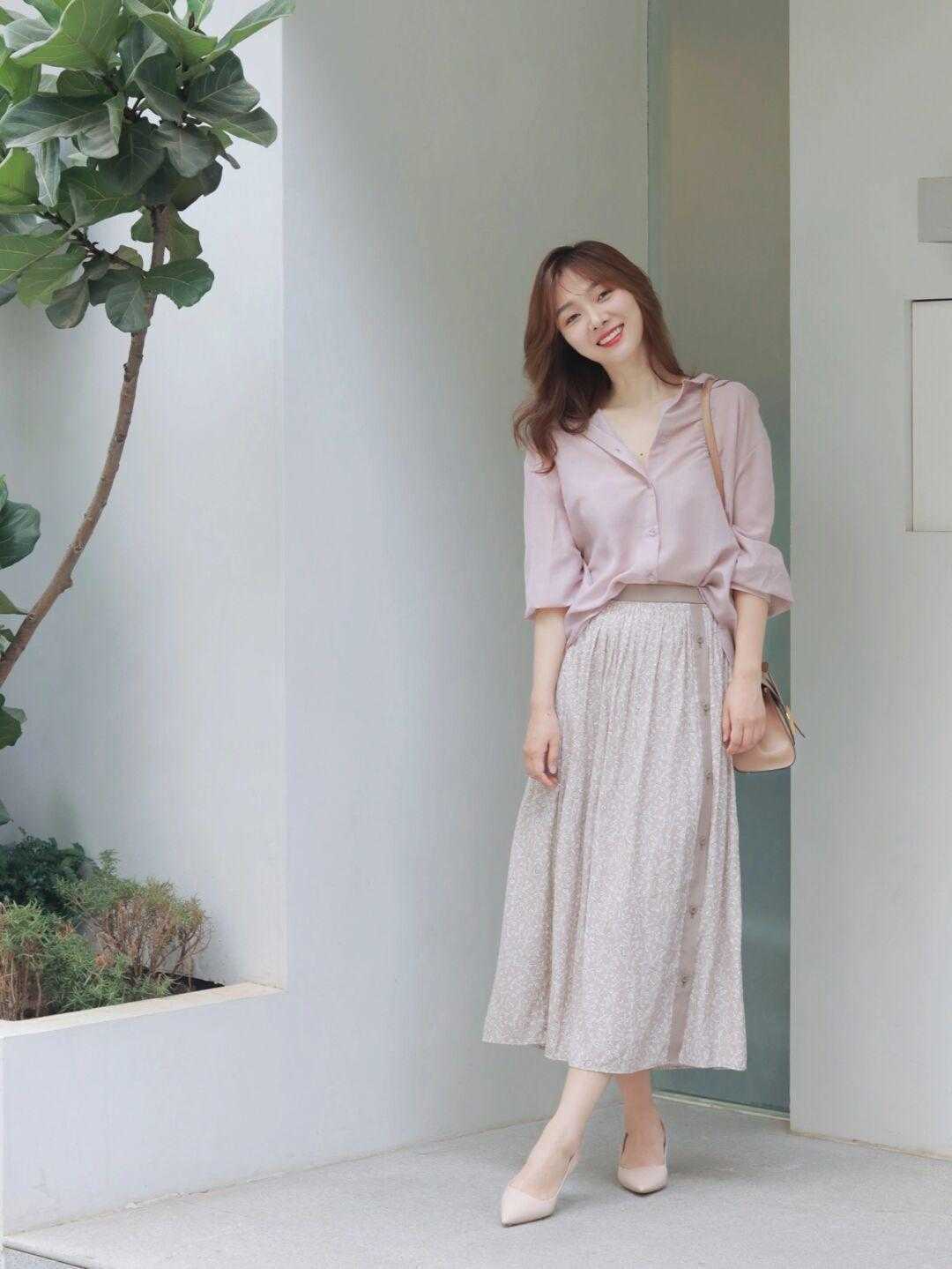 气质|日常穿搭小心机,紫色衬衫搭配半身裙提升品位,同时又能提升气质