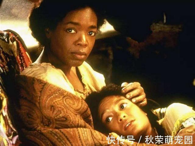 卫生巾|小学女生跟男生吵架,遇上初次月经!班上同学一无所知