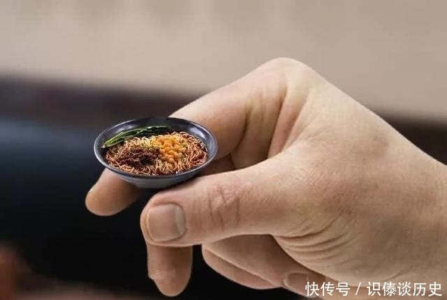 花鸡|外国人眼里的中国菜都长啥样?看到“叫花鸡”,网友笑出了猪叫