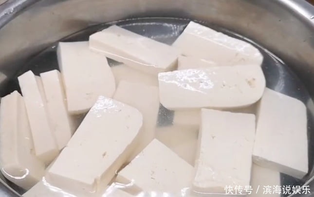 美味|豆腐不要炖着吃了,咱们来换个口味,酸甜美味,外酥里嫩,超好吃