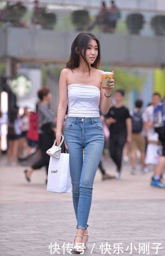 时尚穿搭,小姐姐搭配鲜艳的针织衫,整个人显得俏丽又优雅