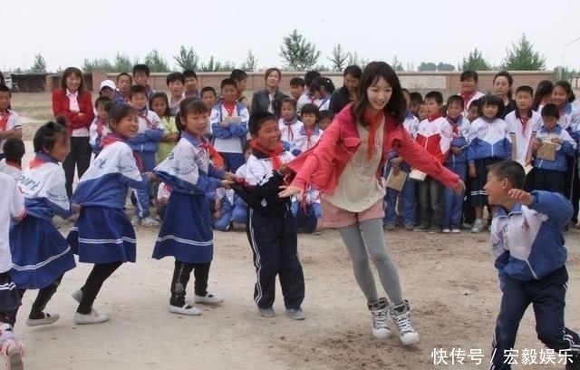 小学数学题“老鹰捉小鸡”，答案引家长争议，老师回应却惹怒网友