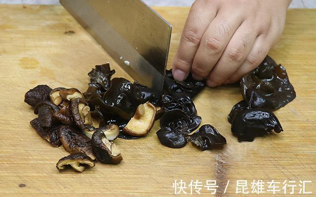 香菇|1块豆腐,2个鸡蛋,简单一做,酥香软嫩又多汁,经济实惠又下饭