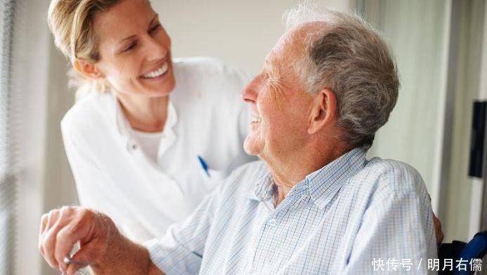 营养成分|100多岁老人，“眼不花、耳不聋”身体健壮，长寿秘诀两杯水