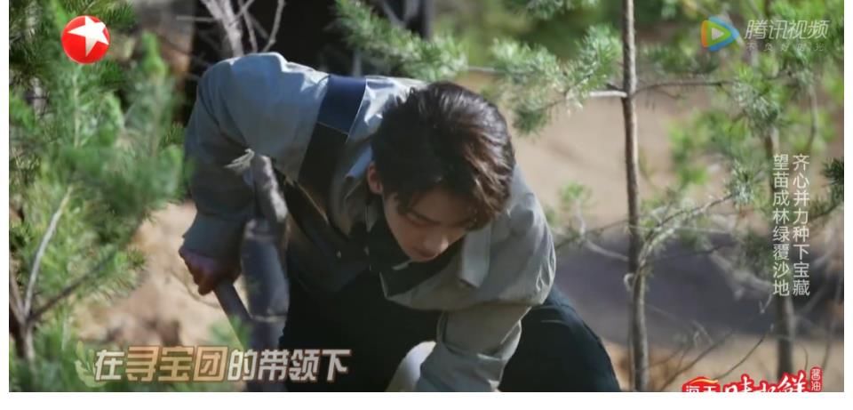 郭京飞|黄明昊胜负欲太强？玩游戏朝张彬彬脸上砸，太较真反而让他赢不了