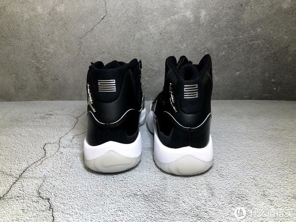  黑银|鞋虫上脑 篇三十一：AJ11 黑银 25周年 同尺码有什么不同？ 女款对比GS款