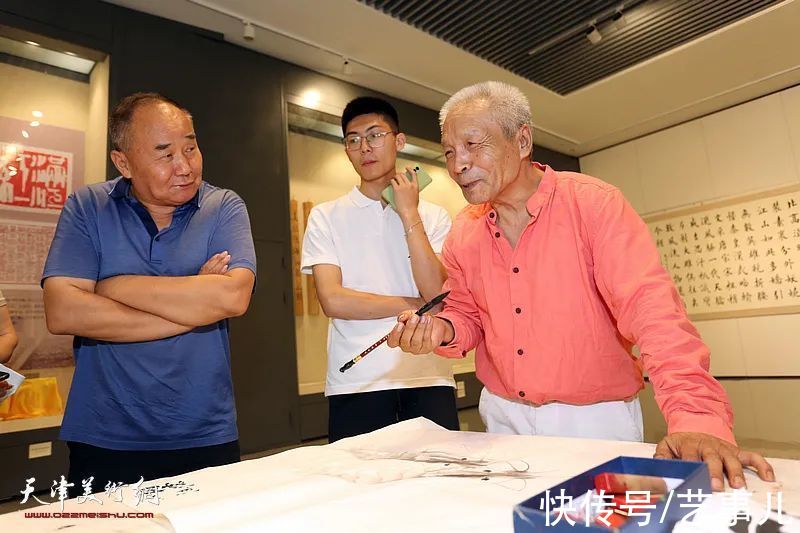 蓝天救援队|孙荣刚师生展滨海圆满收官呈两大看点：书画致敬英雄 收李建华为徒