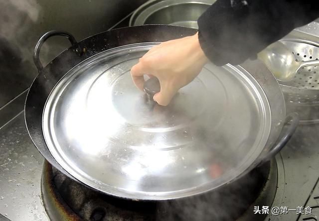 厨师长|鸡肉和茶树菇这样一起炖，鲜到骨子里，厨师长分享地道农家做法
