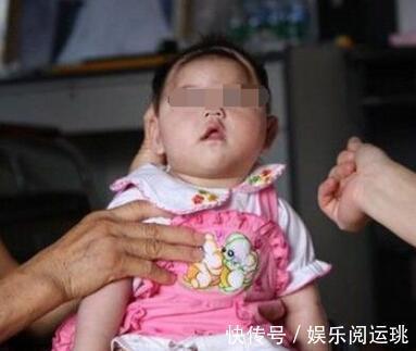 头围|满月的宝宝会翻身,婆婆天天炫耀说“神童”,知道原因后跪地大哭