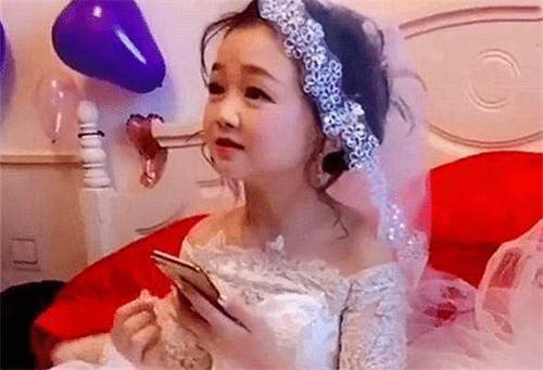 残疾人|90厘米“袖珍女孩”,不顾父母反对生子,孩子出生后全家没了笑容