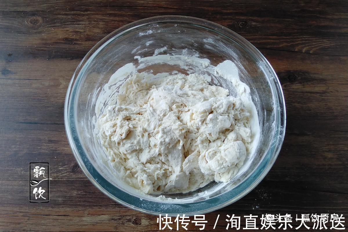 面食想要软，不能只放酵母，加它做，一捏成球一放成棉，凉了都软
