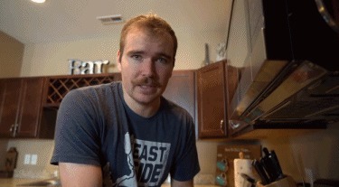 大鱼大肉|国外博主挑战“14天只吃鸡胸肉”,半个月后看到身材变化我傻眼了……