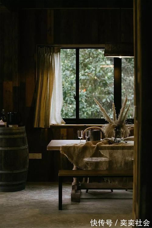 草木|他归隐山林，租了栋800㎡废弃三合院，改造后，却让网友羡慕不已