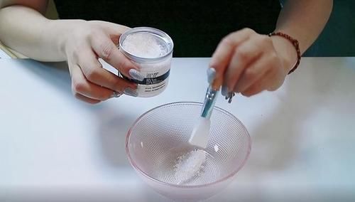 自制化妆水方法，简单材料轻松制作天然化妆水