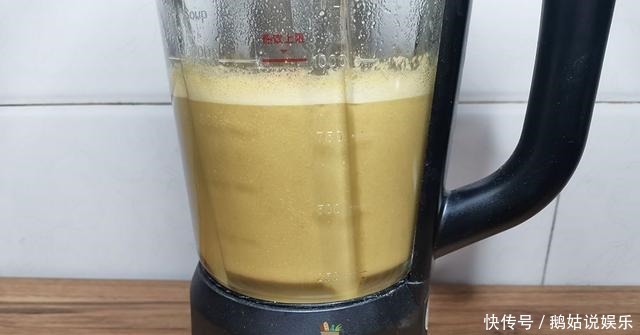 数九天,我常用“一菜一果”打米糊,香浓暖胃,经常用脑更要多喝