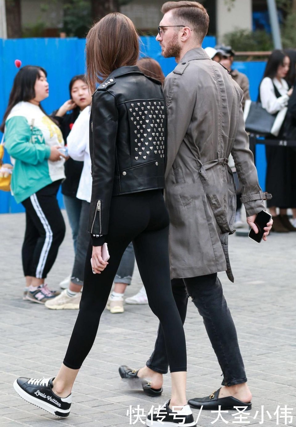 小猫咪|美女街拍:一看就知道是大家闺秀!即使有点小肚子,我还是要她做我的小猫咪