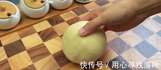 土豆好吃又好看的做法,外酥里软,比薯条还好吃!