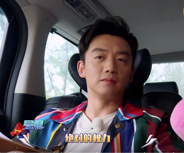 叫“郑恺”显得生疏,叫“恺哥”过于老套,导演的称呼好宠溺