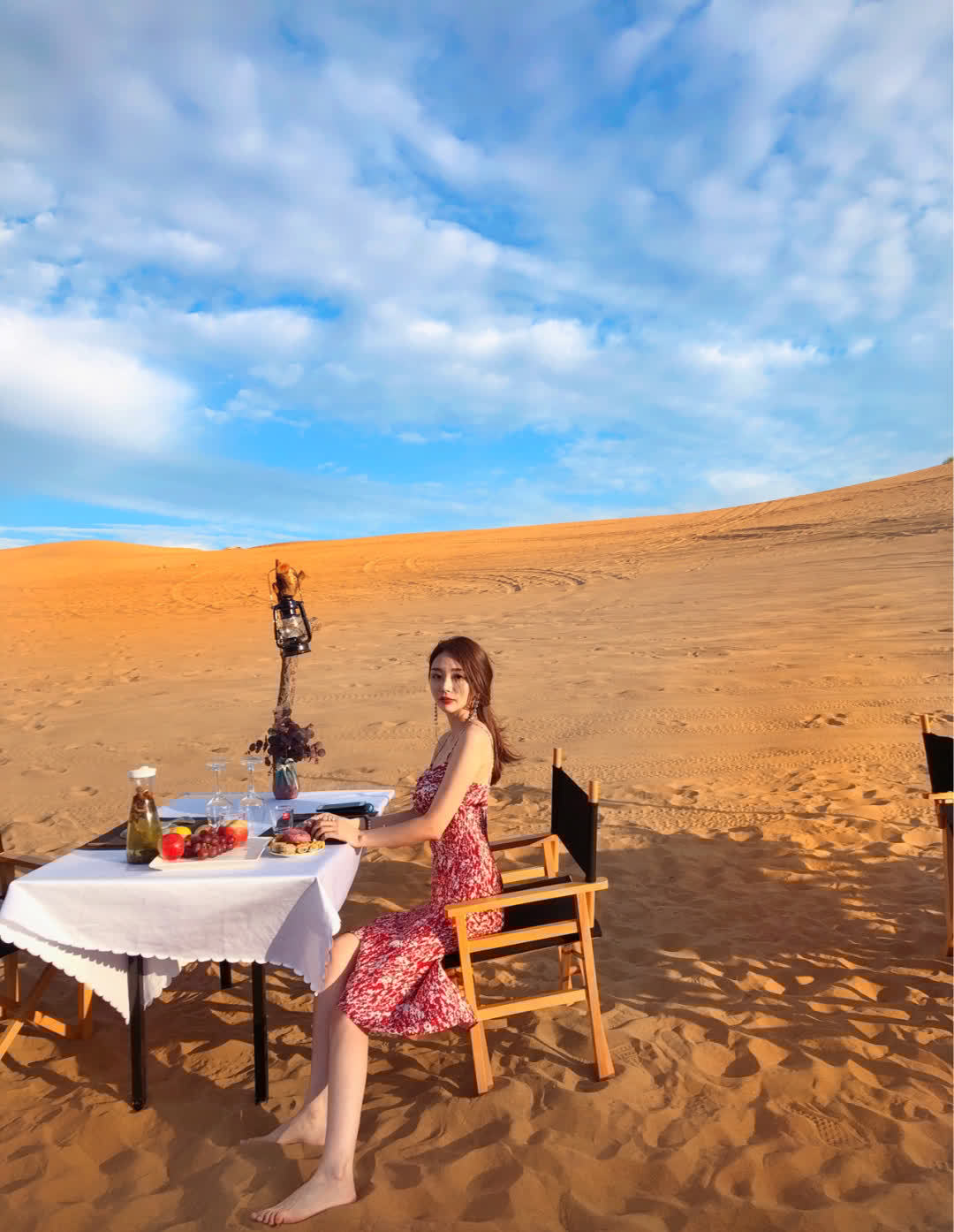 吊带 闺蜜游沙漠, 吊带碎花长裙, 尽显女神魅力