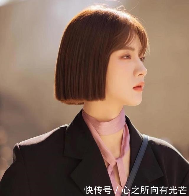 lily|小个子女生别留“黑长直”，今年最流行的4种短发，既显高又瘦脸！