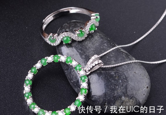 料子#能够出具证书的翡翠,并不能保证其就是正品,你不会不知道吧!