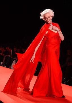 90岁名模卡门：19岁愁白头，错嫁3次， 2次财产归零，74年走T台