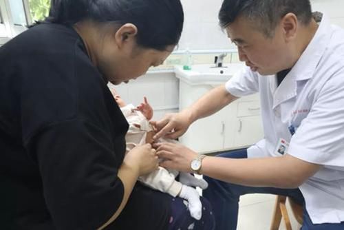 屁蛋|宝宝的臀纹不对称不仅“屁蛋丑”,还有发育隐患,错过难弥补