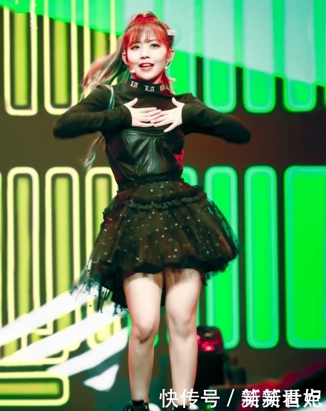 绯鲤色|“人鱼姬”过时了,19年最潮的是“绯鲤色”,赖美云试色超美!