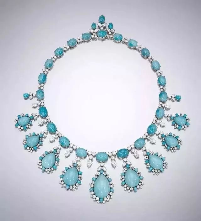 富美|一个论斤买卡地亚珠宝 的女人,是一个怎样的白富美?