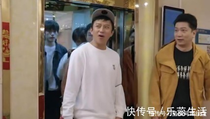 綜藝人|鄧超參加節(jié)目被姐姐團簇擁求合照，接地氣滿足要求，鹿晗反被冷落