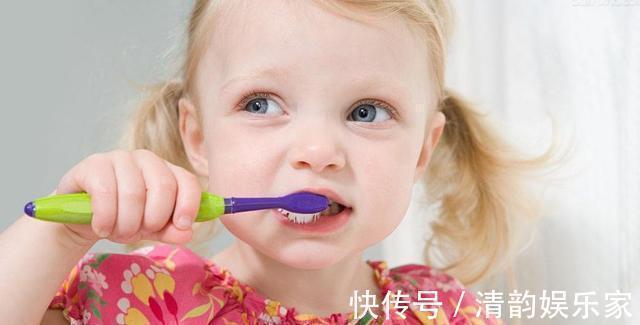 牙齿|小宝宝15颗烂牙全拔掉,根源还在家长身上,别让娃抱着奶瓶睡了