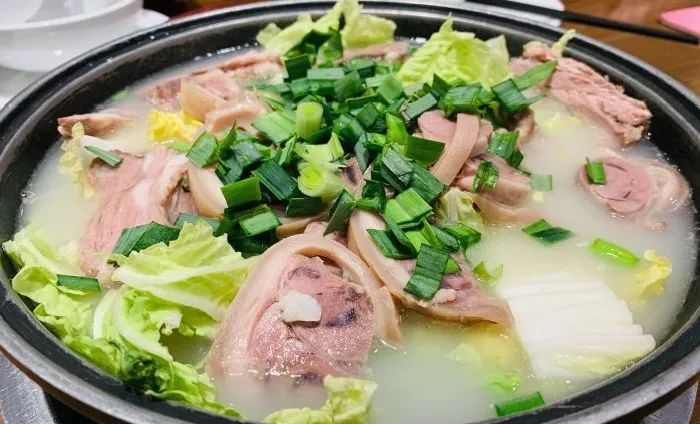 飘香|烤全羊、涮羊肉、羊肉串……统统安排上！秋冬羊肉飘香，松江6家店，有你常去的吗？