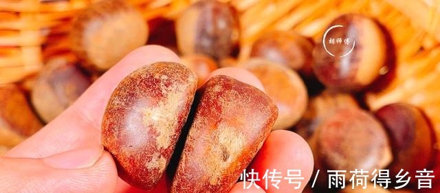 好吃|板栗好吃壳难剥老果农说教您一妙招,壳自动脱落,3秒钟剥1个!