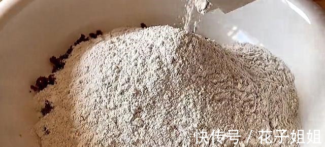 自制红枣糕好吃有诀窍，不用烤箱不用水，细腻暄软健康又解馋！