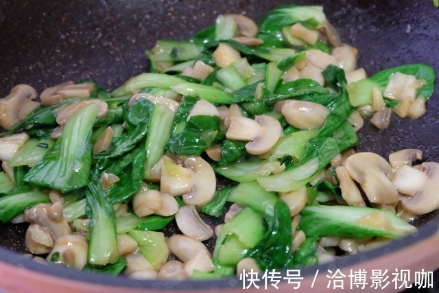 口蘑这个做法好,简单易学的快手家常菜,清爽鲜嫩,热量低不怕胖