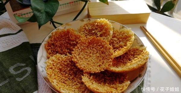 把鸡蛋打进剩米饭里,学会这新吃法,越吃越上瘾,上桌就抢光