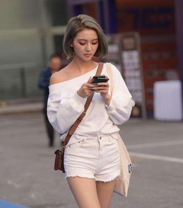 毛衣|大胆尝试瑜伽裤，凸显女性知性优雅，时髦又显高
