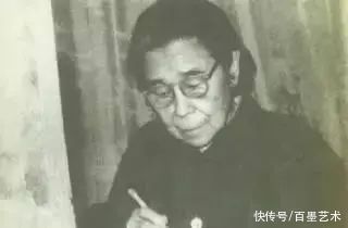 蔡守#她书法功底了得,曾为毛主席刻印章,却因“克父母”被迫出家