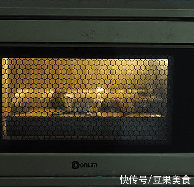 好吃的软萌软萌的古早纸杯蛋糕,是不是很有食欲呀