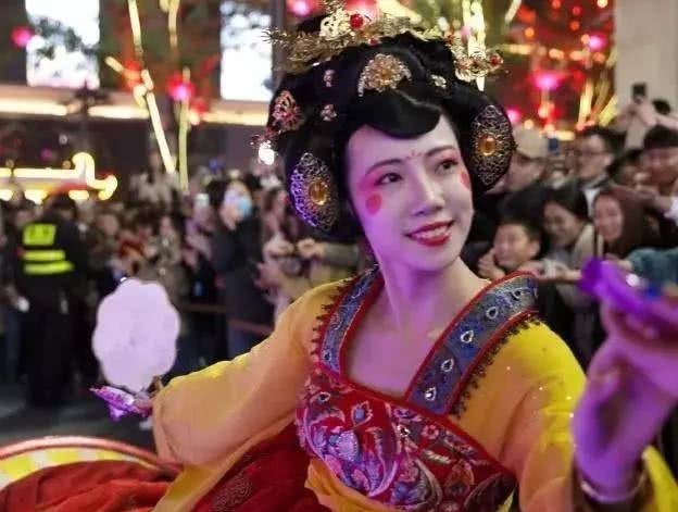 不倒翁小姐姐走红的背后,是西安跨越千年的盛唐底蕴!