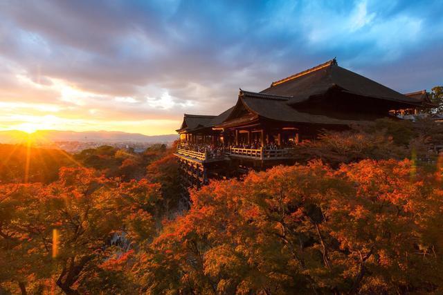 清水|清水寺位于京都东部音羽山的山腰，是京都的赏樱名所之一